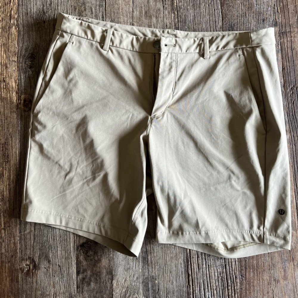 Lululemon Men's Shorts - Excellent Condition - Size 40
